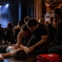 Intervention de secours auprès d’un spectateur victime d’un malaise dans une salle de spectacle
